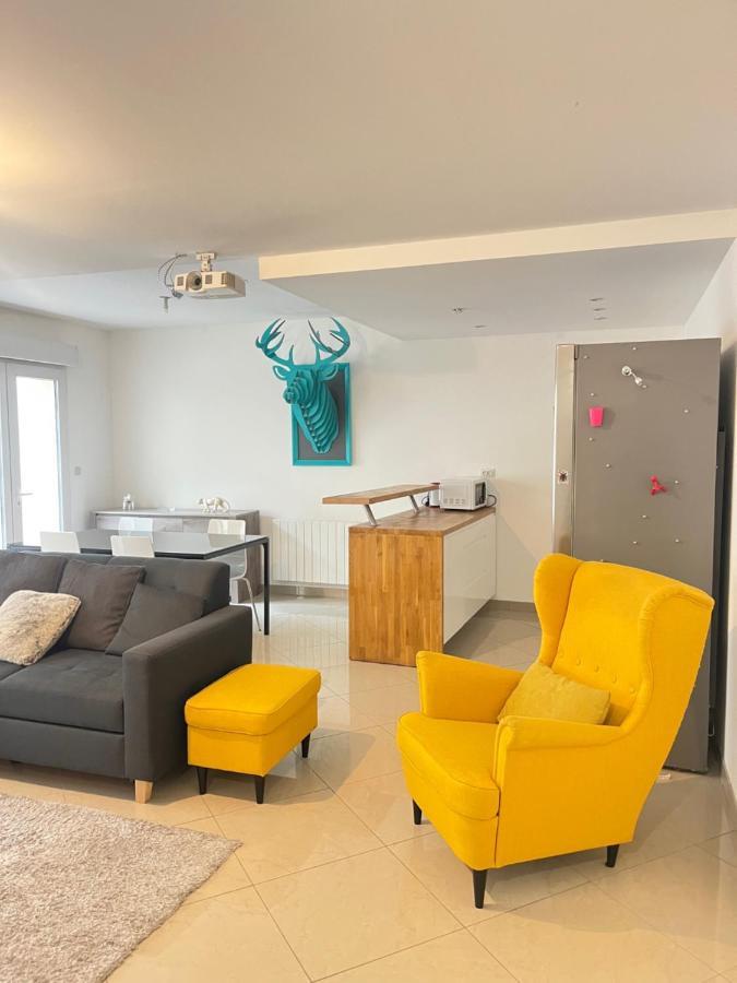 Ecu : Superbe Appartement Avec Exterieur Remeš Exteriér fotografie